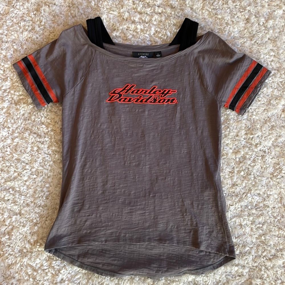 Women’s Harley Davidson peep shoulder shirt.